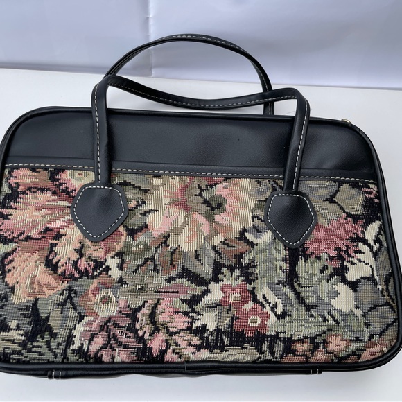 Nelson Regency Deluxe Bible Cover with Pink Floral Design - Picture 6 of 16